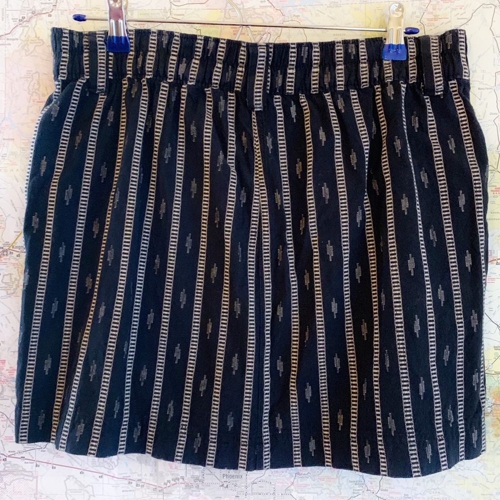 Old Navy Tribal Mini Skirt Size Medium 🌵 - Picture 4 of 4